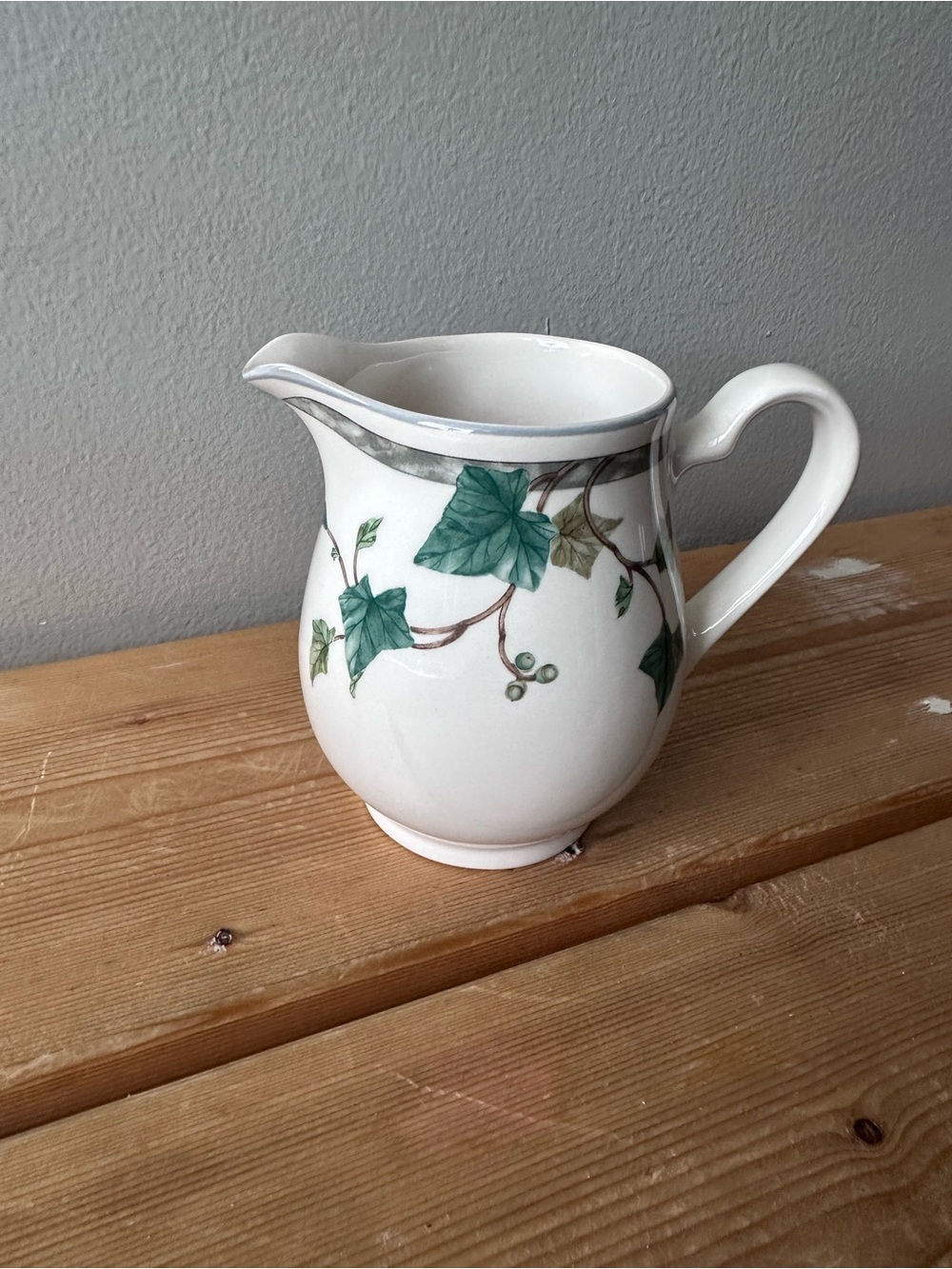 Noritake IVY LANE Creamer 9180 Kelcraft Line GREAT CONDITION